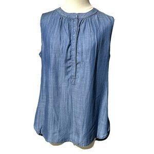 Banana Republic Chambray‎ Sleeveless Split Neck Casual Top
Women’s size Medium